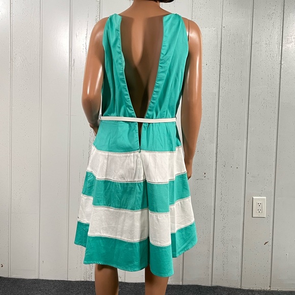 NWT Dressbarn Women's Turquoise  & White Colorblock Fit & Flare Dress Sz 16 - Picture 6 of 10